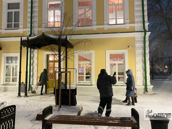 В Оренбурге коммунальщиков перевели в режим повышенной готовности из-за снега В Оренбурге коммунальщиков перевели в режим повышенной готовности из-за снега