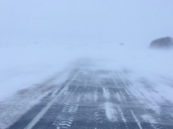 Еще четыре участка дорог перекрыли в Оренбуржье из-за метели