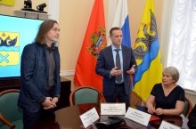 Никас Сафронов передал свою картину в Музей истории Оренбурга