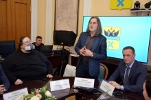 Никас Сафронов передал свою картину в Музей истории Оренбурга