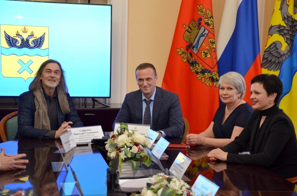 Никас Сафронов передал свою картину в Музей истории Оренбурга