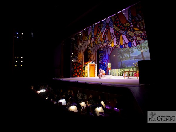 В оренбургской музкомедии состоялась премьера «Дачного романа» В оренбургской музкомедии состоялась премьера «Дачного романа»