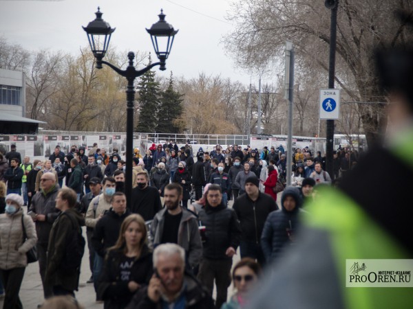 Фоторепортаж с акции в поддержку Алексея Навального в Оренбурге