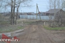 Жители Овощевода бьют тревогу: дорогу к озеру начали отсыпать асфальтовым срезом