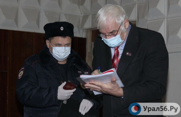 
Двойные стандарты в действии: на какие мероприятия в Оренбургской области можно приходить без масок?		