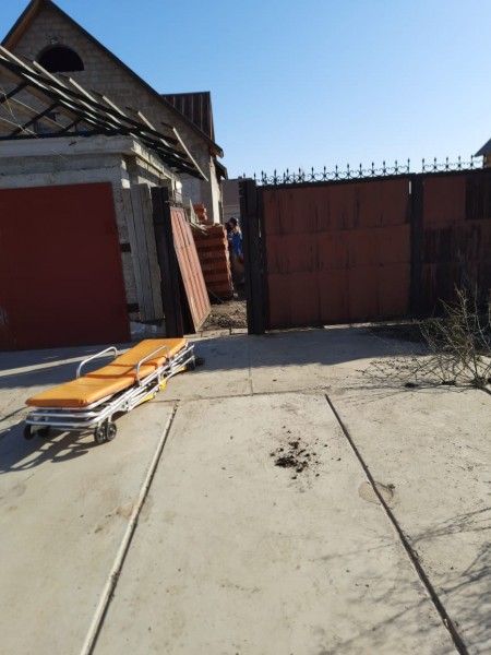 В Оренбуржье медики не могли попасть в дом, где у мужчины случился инсульт