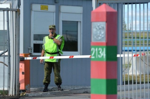 На границе Оренбургской области и Казахстана образовалась автомобильная пробка