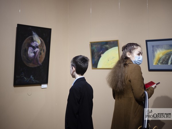 В Оренбурге открылась уникальная выставка про космос