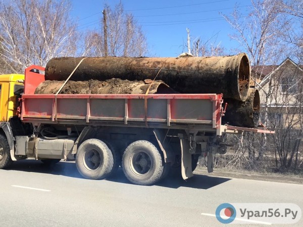 
&laquo;Что вам всем неймется?&raquo;: Как встречают на ул. Крайней Орска, где незаконно выкапывают канализационные трубы		