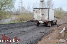 Жители Овощевода бьют тревогу: дорогу к озеру начали отсыпать асфальтовым срезом