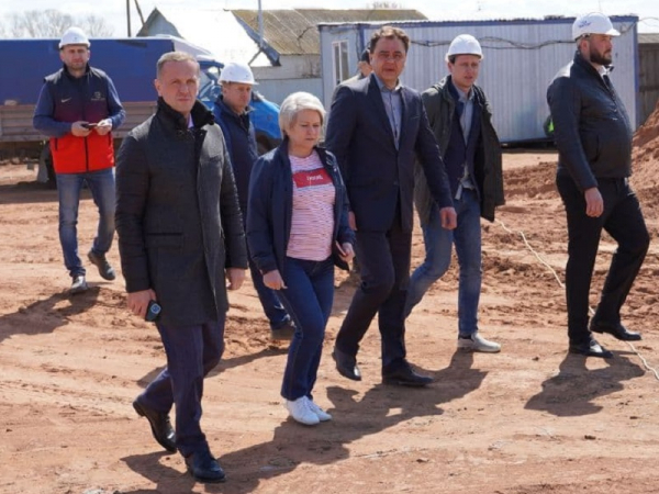Глава Оренбурга побывал на стройплощадке детсада в поселке Ростоши