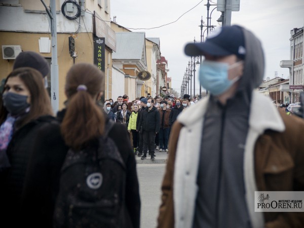 Фоторепортаж с акции в поддержку Алексея Навального в Оренбурге