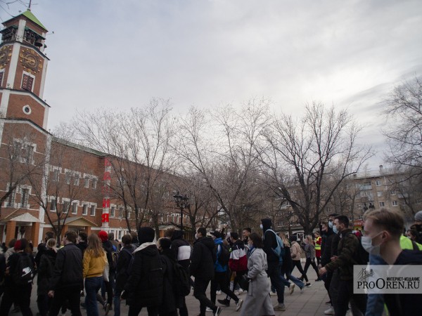 Фоторепортаж с акции в поддержку Алексея Навального в Оренбурге