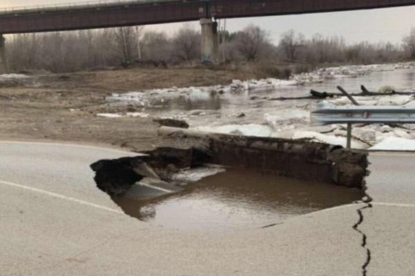 В Бузулуке обрушился мост через реку Самара