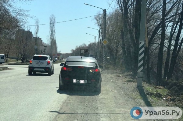 
&laquo;Что вам всем неймется?&raquo;: Как встречают на ул. Крайней Орска, где незаконно выкапывают канализационные трубы		