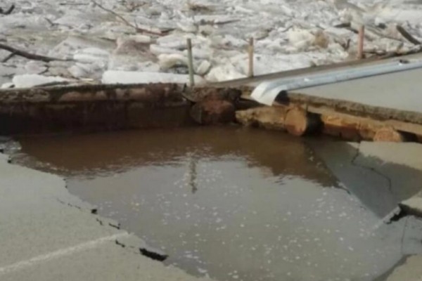 В Бузулуке обрушился мост через реку Самара