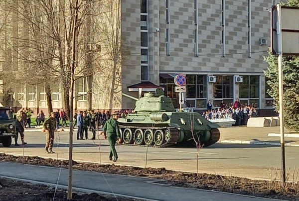 В Оренбурге во время репетиции Парада Победы впервые прошел танк Т-34
