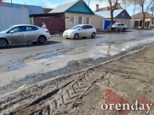 Ямы имени Паслера, Путина и прочих на дорогах Оренбурга экстренно подлатали Ямы имени Паслера, Путина и прочих на дорогах Оренбурга экстренно подлатали
