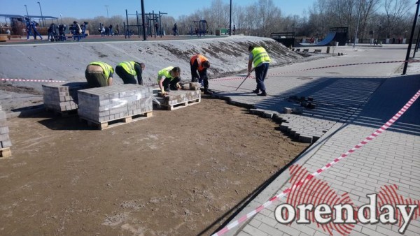 Тротуарную плитку на набережной обещают восстановить к лету 2022 года