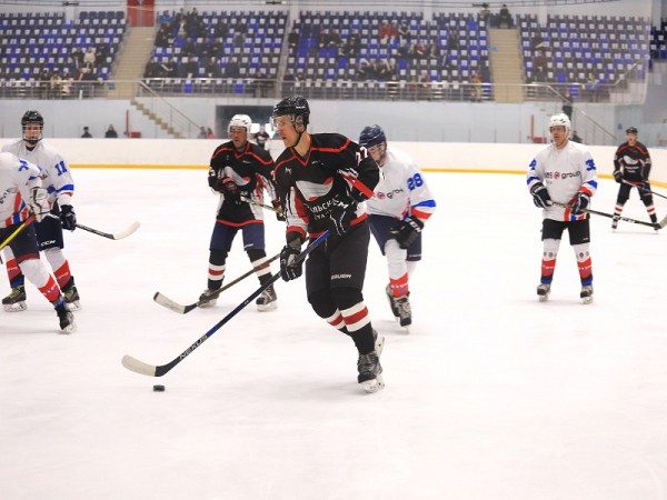 Металлоинвест провел товарищеские игры по хоккею на призы Уральской Стали