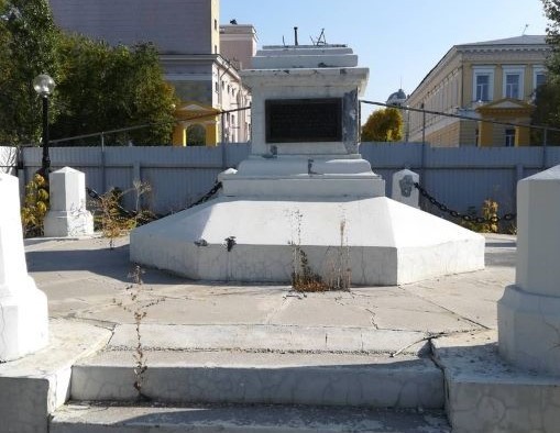 Оренбуржцы снова отмечают день рождения вождя без его памятника