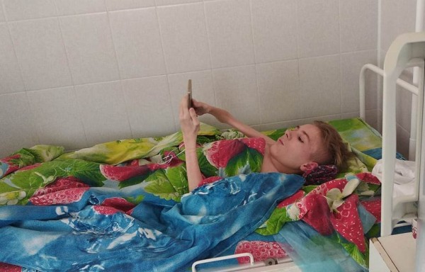 &laquo;Улучшения заметны, и мы к ним привыкаем&raquo;. Мама Вити Безукладова рассказала о действии &laquo;Спинразы&raquo;