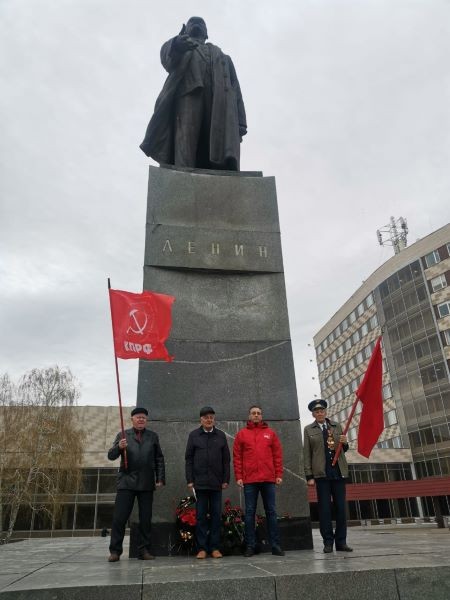 Оренбуржцы снова отмечают день рождения вождя без его памятника