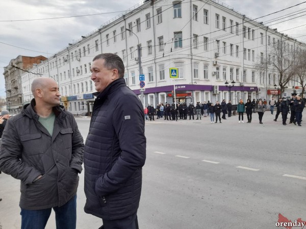 В Оренбурге сторонники Навального водили хоровод