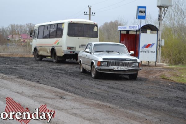 Жители Овощевода бьют тревогу: дорогу к озеру начали отсыпать асфальтовым срезом