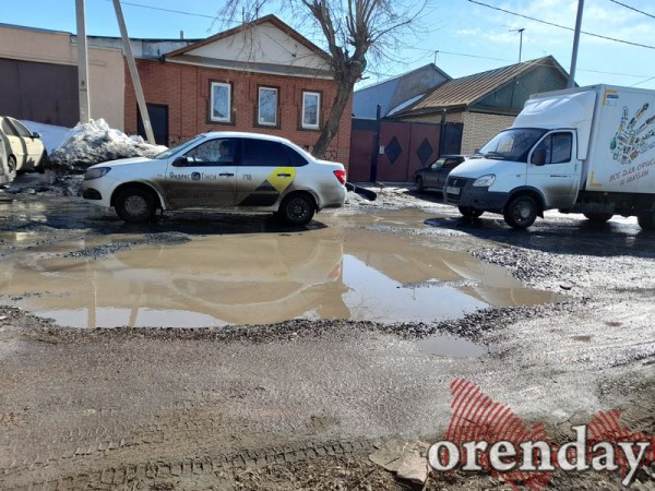 Ямы имени Паслера, Путина и прочих на дорогах Оренбурга экстренно подлатали