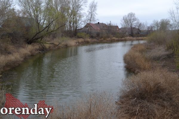 Жители Овощевода бьют тревогу: дорогу к озеру начали отсыпать асфальтовым срезом