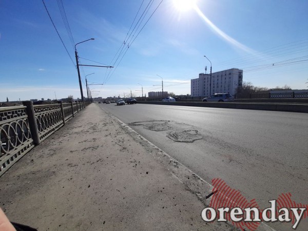 Ямы имени Паслера, Путина и прочих на дорогах Оренбурга экстренно подлатали