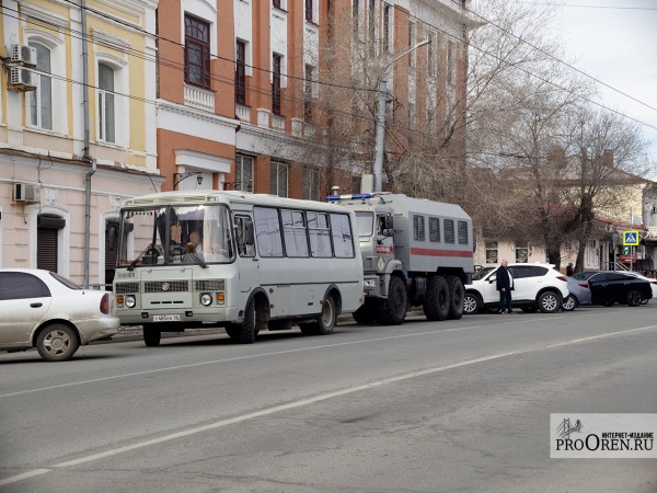 Фоторепортаж с акции в поддержку Алексея Навального в Оренбурге