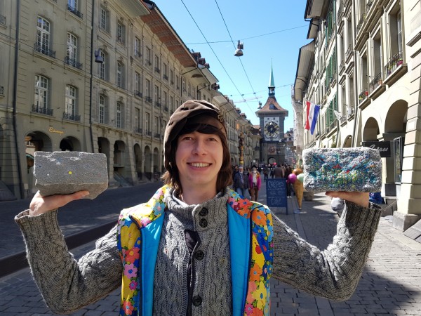 
&laquo;Может новое руководство не знает, как выглядит гранит&raquo;:  российско-швейцарский художник Алекс Долль направил в мэрию Оренбурга кусок гранита для спуска к реке Урал		