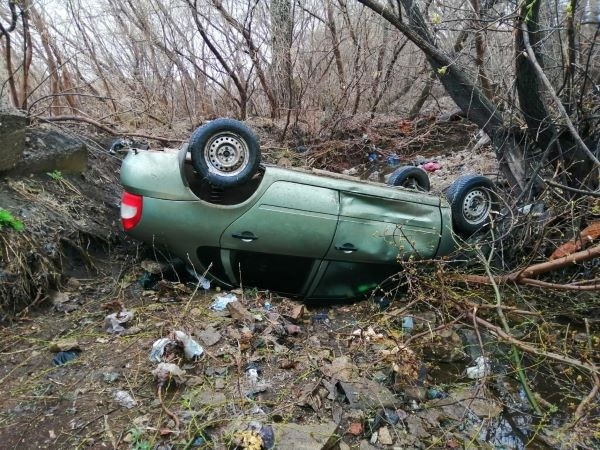 В Оренбуржье "Лада" сбила пешехода и опрокинулась в кювет