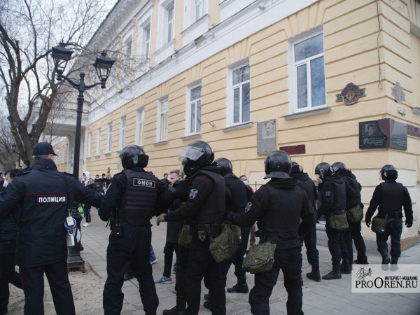 Фоторепортаж с акции в поддержку Алексея Навального в Оренбурге