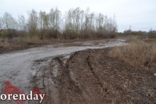 Жители Овощевода бьют тревогу: дорогу к озеру начали отсыпать асфальтовым срезом