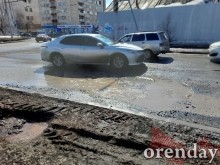 Ямы имени Паслера, Путина и прочих на дорогах Оренбурга экстренно подлатали Ямы имени Паслера, Путина и прочих на дорогах Оренбурга экстренно подлатали