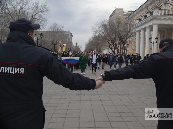 Фоторепортаж с акции в поддержку Алексея Навального в Оренбурге
