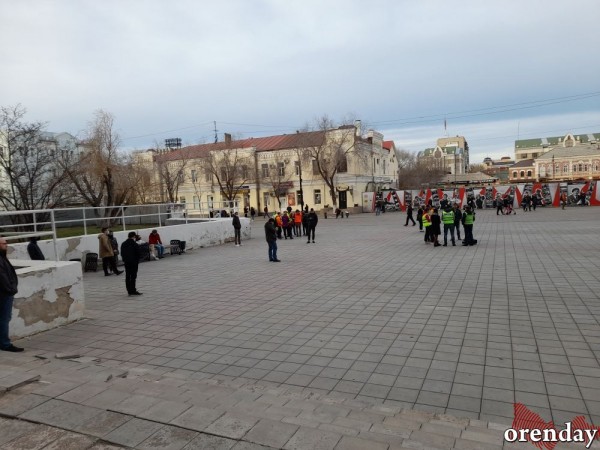 В Оренбурге сторонники Навального водили хоровод