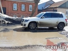 Ямы имени Паслера, Путина и прочих на дорогах Оренбурга экстренно подлатали