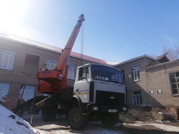 В переволоцкой школе №1 продолжаются ремонтные работы