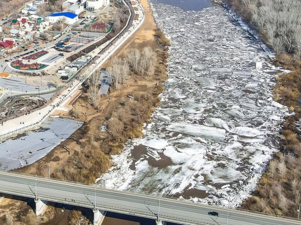 На Урале в Оренбурге прошел ледоход
