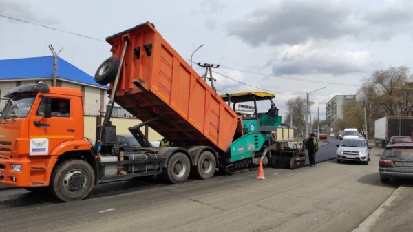 В Оренбурге продолжаются дорожные работы, в том числе и в рамках национального проекта "Безопасные качественные дороги" В Оренбурге продолжаются дорожные работы, в том числе и в рамках национального проекта "Безопасные качественные дороги"