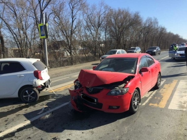 В Оренбуржье на трассе "Мазда" протаранила "Киа": есть пострадавшие В Оренбуржье на трассе "Мазда" протаранила "Киа": есть пострадавшие