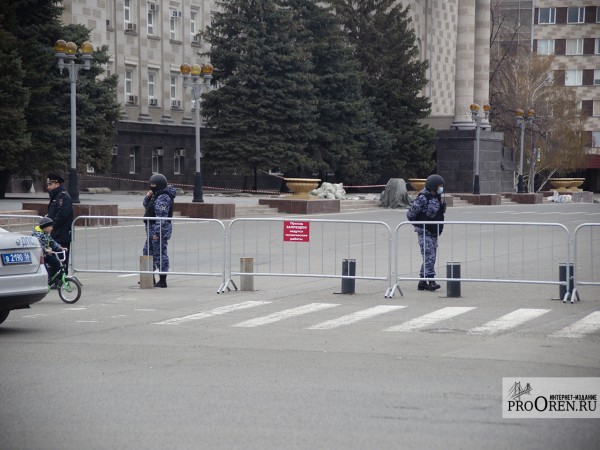 Фоторепортаж с акции в поддержку Алексея Навального в Оренбурге