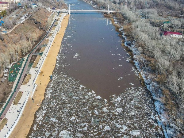 На Урале в Оренбурге прошел ледоход