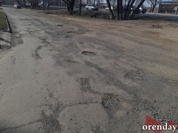 Оренбуржцы снова высказывают недовольство из-за качества ямочного ремонта