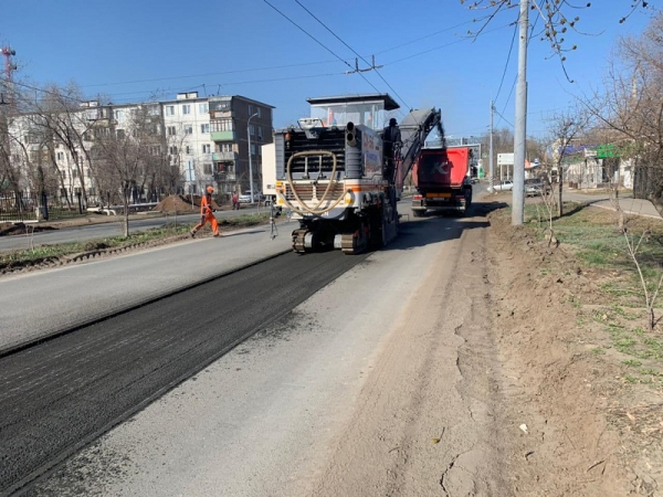 В воскресенье в Оренбурге продолжается ремонт дорог в рамках программы БКАД