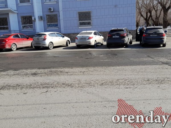 Ямы имени Паслера, Путина и прочих на дорогах Оренбурга экстренно подлатали Ямы имени Паслера, Путина и прочих на дорогах Оренбурга экстренно подлатали